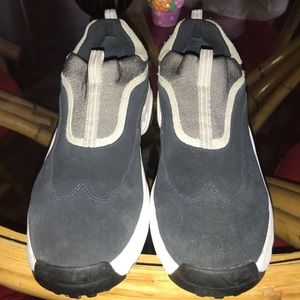 Women’s golf shoes, size 8